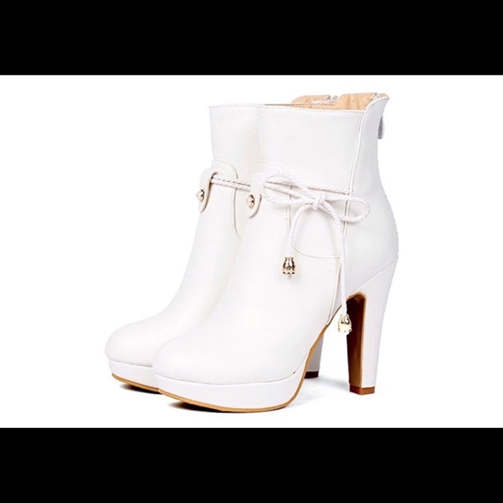 HOST PICK 🌐Super cute.White booties🌐 - Picture 3 of 7